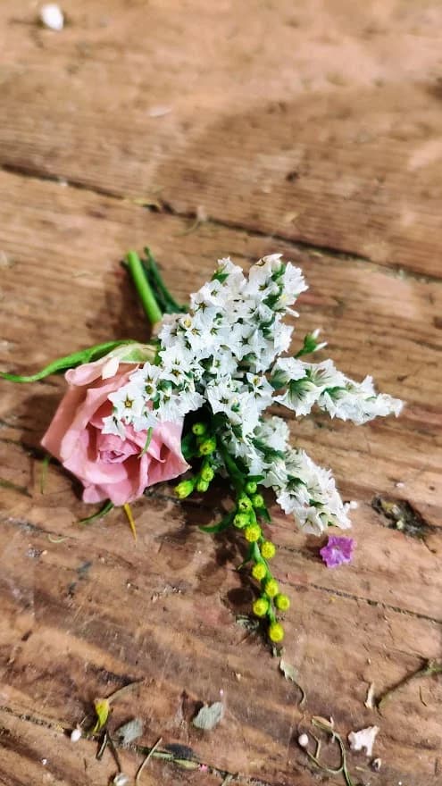 Ram de núvia amb flors de temporada